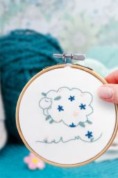 Kit Broderie Décorative Joyeux Mouton - French Kits