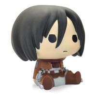 Figurine Tirelire Chibi L'Attaque des Titans Mikasa - Plastoy env. 14 cm sous licence officielle. Achat sur divertistore 3521320800752