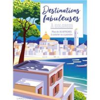 Affiches à colorier Destinations fabuleuses Larousse, couverture représentant une ville méditerranéenne colorée en bord de mer.