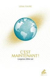 Couverture du livre C’est maintenant ! L’urgence d’être soi avec illustration d’un globe terrestre lumineux sur fond clair, symbolisant transformation et éveil personnel.
