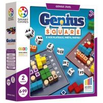 Face avant de la boîte du jeu "Genius Square" de SmartGames. Le visuel dynamique met en scène deux plateaux de jeu carrés, des pièces géométriques colorées, des bloqueurs cylindriques et plusieurs dés blancs affichant des coordonnées alphanumériques. Les 
