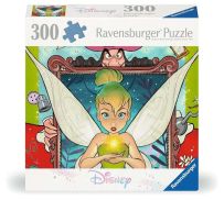 Boîte du puzzle Disney Fée Clochette de 300 pièces Ravensburger, présentant la célèbre fée aux cheveux blonds, vêtue d'une robe verte et entourée de grandes ailes blanches. Elle tient une lumière magique entre ses mains, devant un cadre décoratif, tandis 