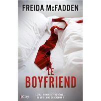 Couverture du livre Le Boyfriend de Freida McFadden, thriller psychologique montrant une cravate rouge tachée de sang posée sur des draps blancs, ambiance sombre et inquiétante.