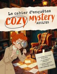 Couverture du livre Le cahier d’enquêtes Cozy Mystery Adultes. Illustration d’une jeune détective rousse observant un indice avec une loupe dans une bibliothèque chaleureuse aux tons bruns et orangés. Un fauteuil à carreaux est placé près d’une lampe tami