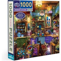 Vue en perspective de la boîte du puzzle "Midnight Kitchen" de eeBoo (1000 pièces). L'illustration met en avant l'intérieur d'une cuisine chaleureuse la nuit, avec des meubles colorés, des suspensions lumineuses, un chat sur un tapis et une fenêtre donnan