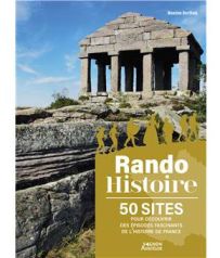 Couverture du guide "Rando Histoire" de Maxime Berthon (Vagnon). Le visuel affiche de majestueuses ruines en pierre et des silhouettes dorées illustrant des marcheurs à travers les époques.