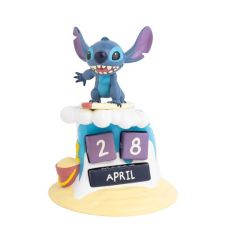 Vue de face du calendrier perpétuel en 3D. La figurine représente le célèbre extraterrestre bleu Stitch, souriant et en équilibre sur une planche de surf posée au sommet d'une vague. La base du socle, imitant l'eau et le sable avec un petit seau de plage 