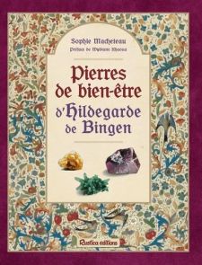 Couverture du livre Pierres de bien-être d’Hildegarde de Bingen de Sophie Macheteau avec encadrement inspiré des enluminures médiévales, motifs floraux colorés et illustrations de cristaux sur fond bordeaux et beige ancien.