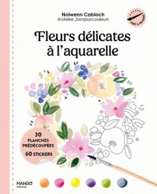 Couverture du livre Fleurs délicates à l’aquarelle de Nolwenn Cabioch, sur fond blanc bordé de rose poudré. Illustration d’une couronne florale à l’aquarelle composée de fleurs roses, bleues et jaunes et de feuillages verts, dont une partie reste dessinée