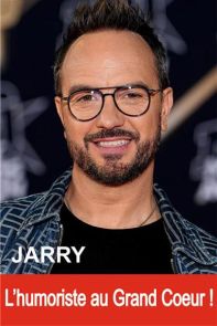 Couverture du livre "JARRY : L'humoriste au Grand Cœur !". On y voit un portrait photographique de l'humoriste Jarry de face, souriant chaleureusement. Il porte des lunettes de vue à monture fine, une petite barbe soignée, un t-shirt noir et une veste en 