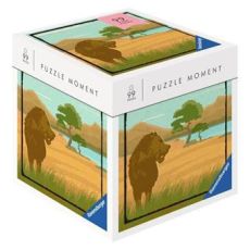 Boîte du puzzle Ravensburger Puzzle Moment 99 pièces Safari avec illustration minimaliste d’un animal dans un paysage de savane aux tons chauds.